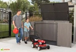 Lifetime Coffre De Rangement Extérieur En Résine Effet Bois - 2407 L -Promos Jardin Garage Magasin grand coffre rangement exterieur effet bois